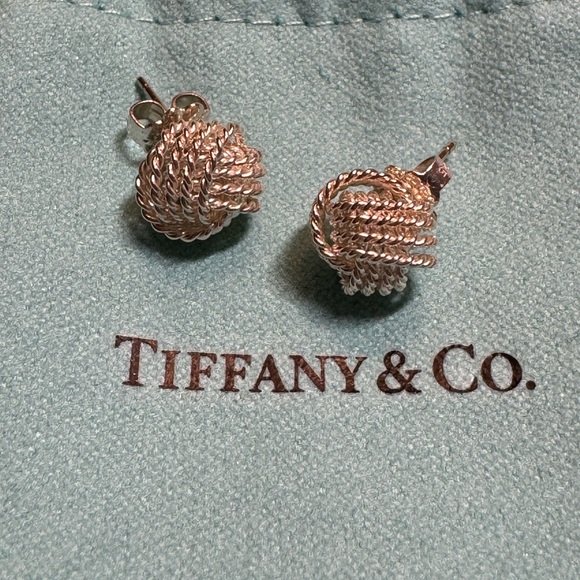 Tiffany Knot sterling silver mesh earrings. Comes with original pouch. - Picture 6 of 7